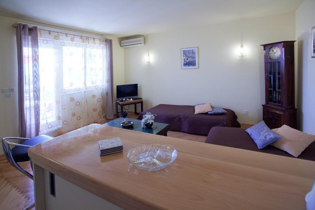 Apartments Beautiful Sandy Beach สปลิท ภายนอก รูปภาพ