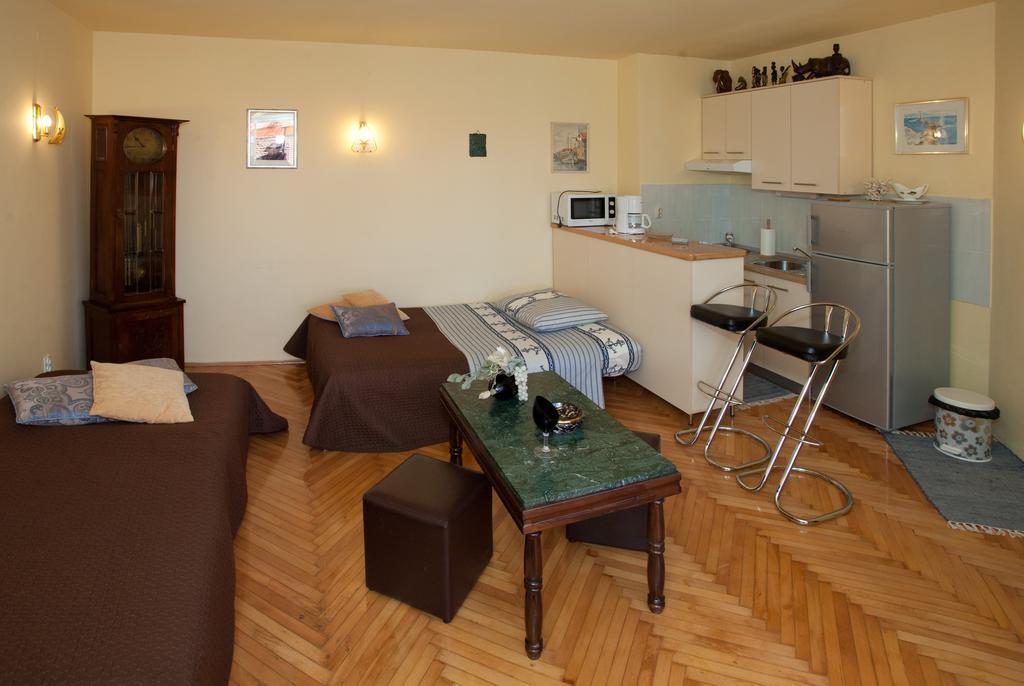 Apartments Beautiful Sandy Beach สปลิท ภายนอก รูปภาพ
